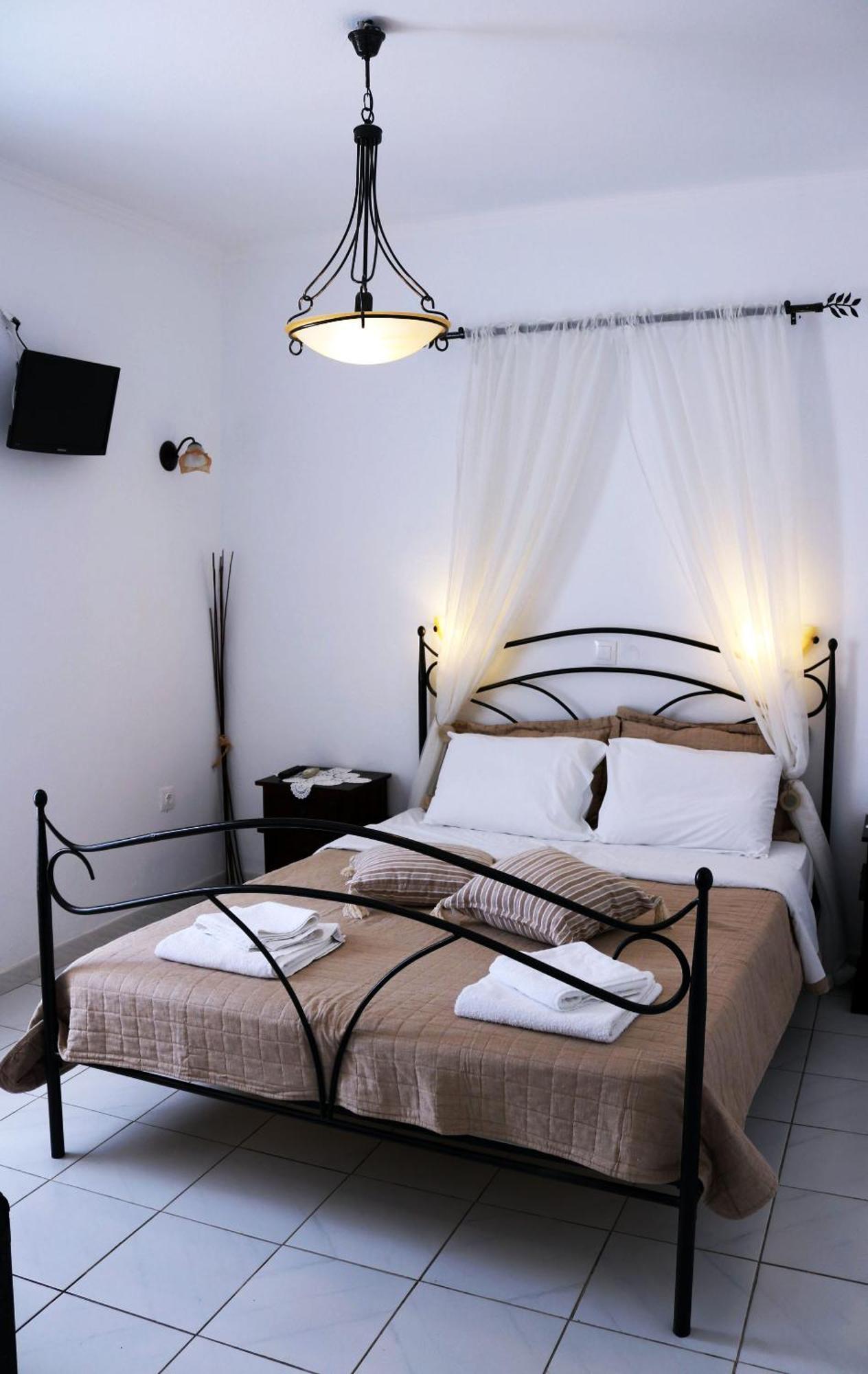 Pension Ilias - Chora Amorgos Aparthotel Exterior photo